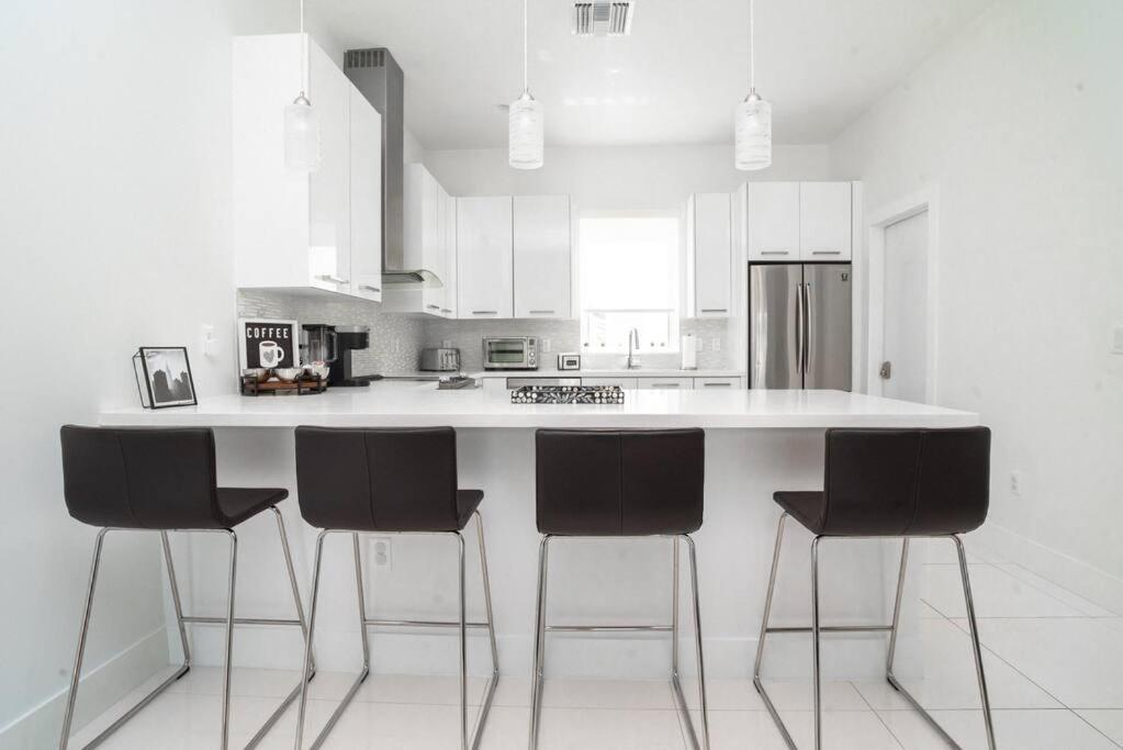 Across The Ocean Few Steps To Beach Contemporary Three Bedroom Townhouse Pompano Beach Exterior foto