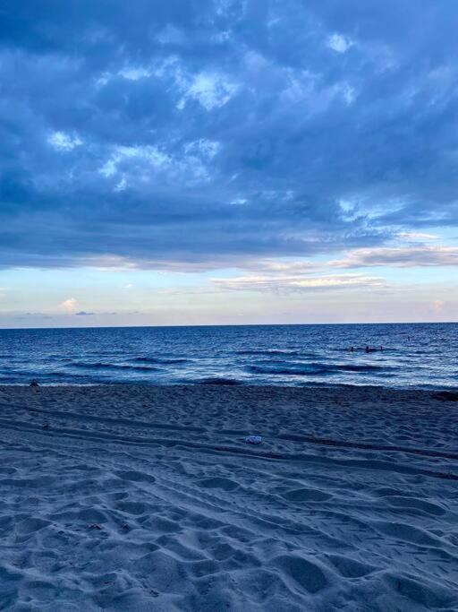 Across The Ocean Few Steps To Beach Contemporary Three Bedroom Townhouse Pompano Beach Exterior foto