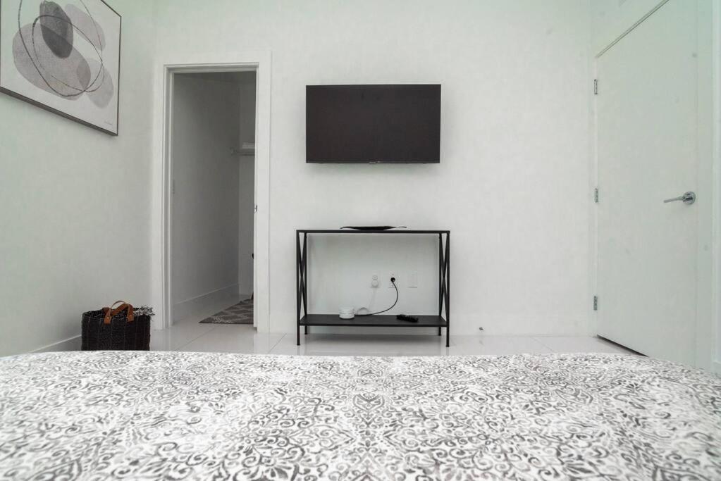 Across The Ocean Few Steps To Beach Contemporary Three Bedroom Townhouse Pompano Beach Exterior foto