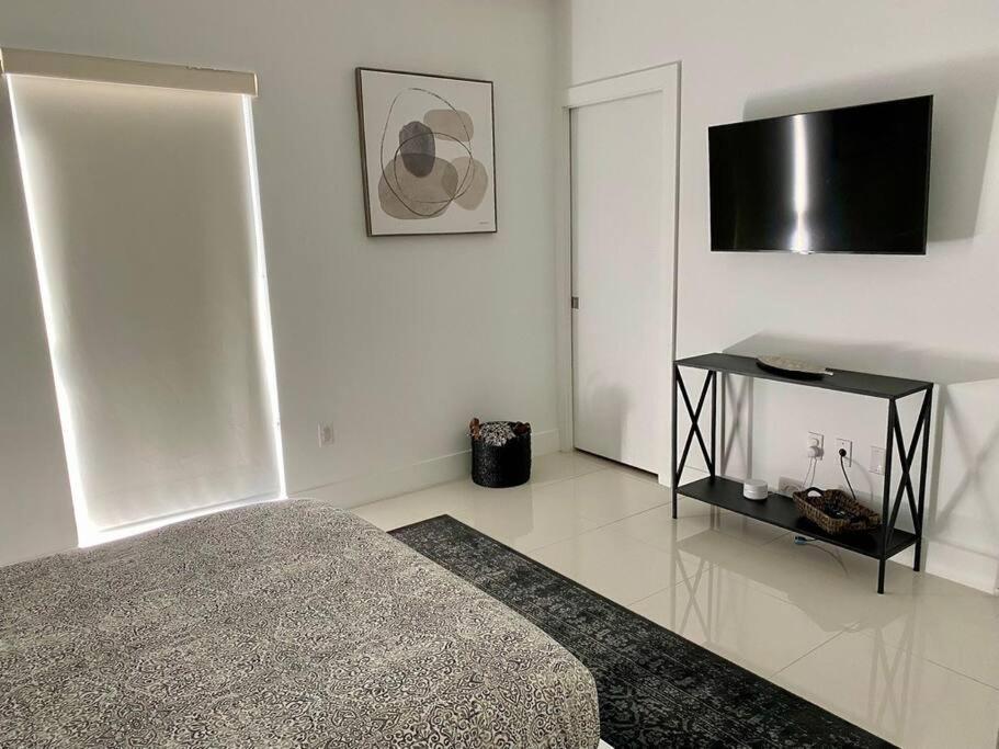 Across The Ocean Few Steps To Beach Contemporary Three Bedroom Townhouse Pompano Beach Exterior foto