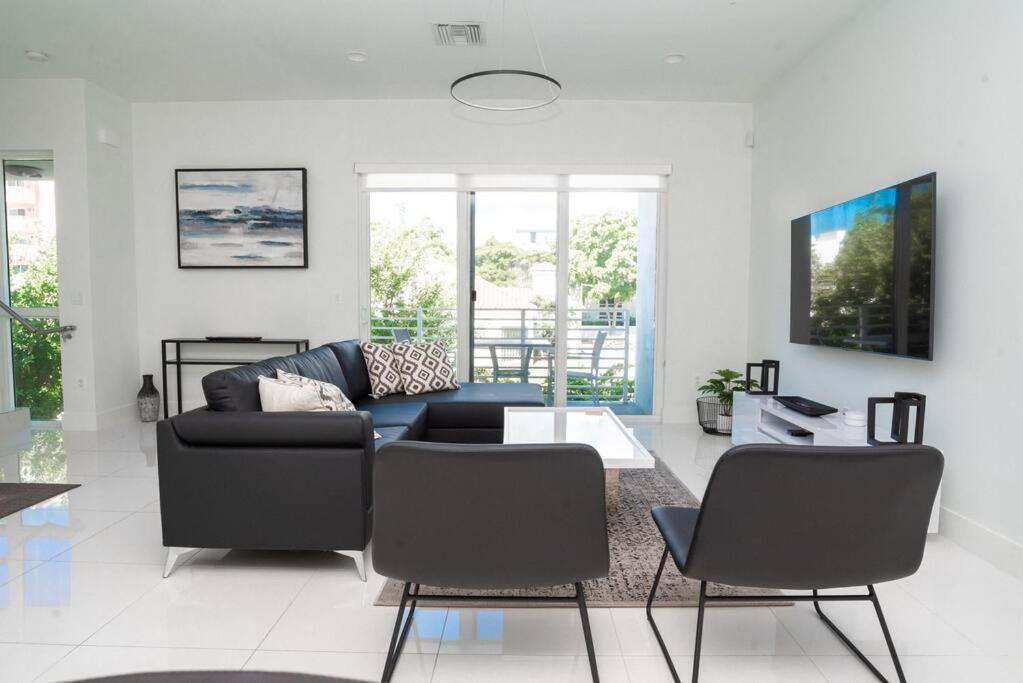 Across The Ocean Few Steps To Beach Contemporary Three Bedroom Townhouse Pompano Beach Exterior foto