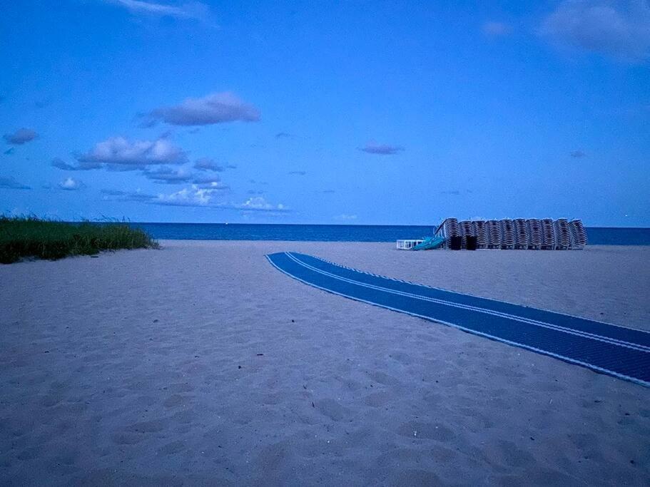 Across The Ocean Few Steps To Beach Contemporary Three Bedroom Townhouse Pompano Beach Exterior foto